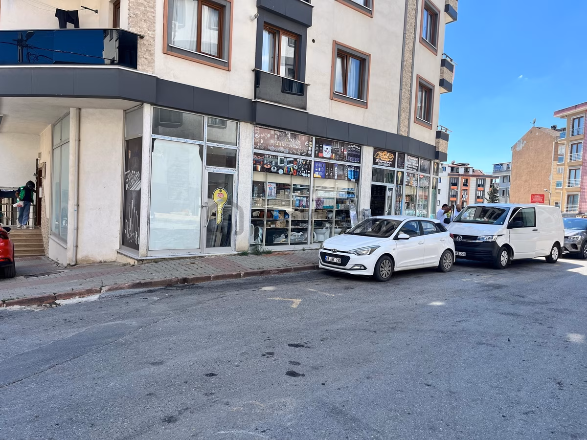 Samandıra Dükkan 95 M2 Düz Giriş Okullar Bölgesinde - 6