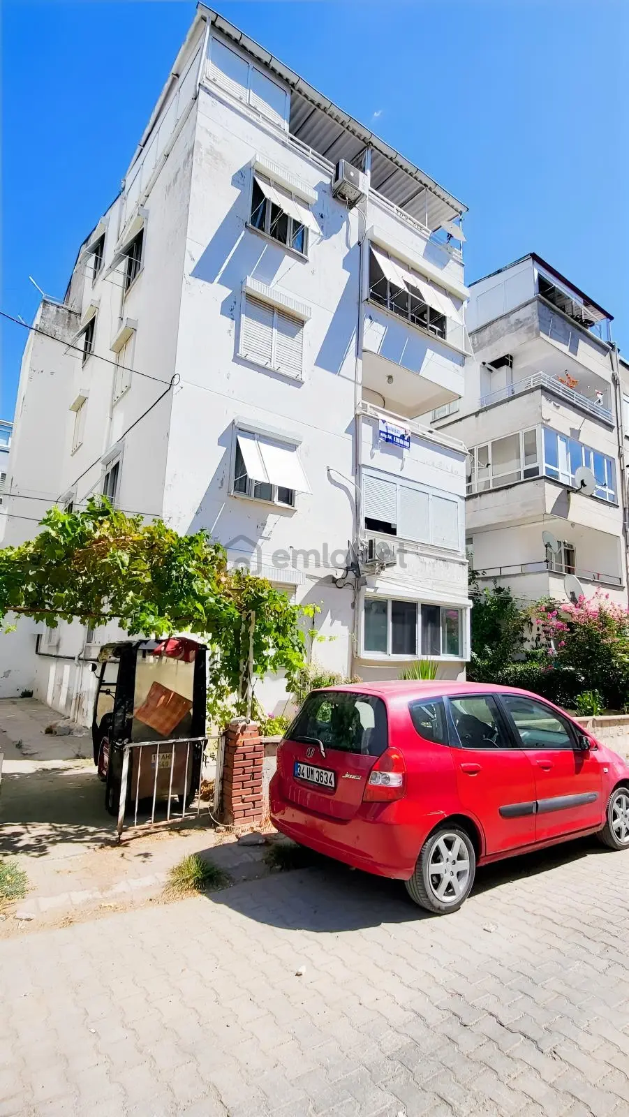 Akçayda Cuma Pazarı Civarı Satılık 2+1 Daire