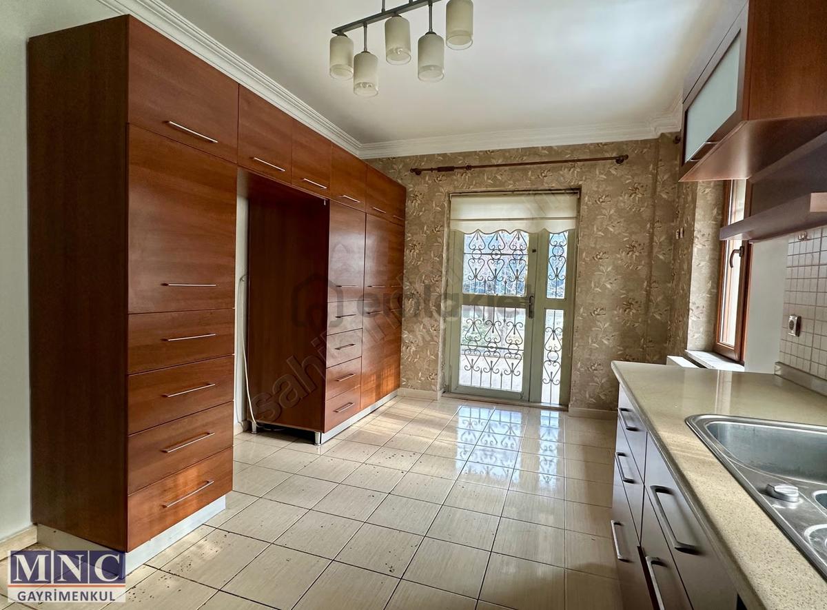 Merkezi Konumda, Geniş, Ferah, Kullanışlı, 10+3 Triplex Villa - 10