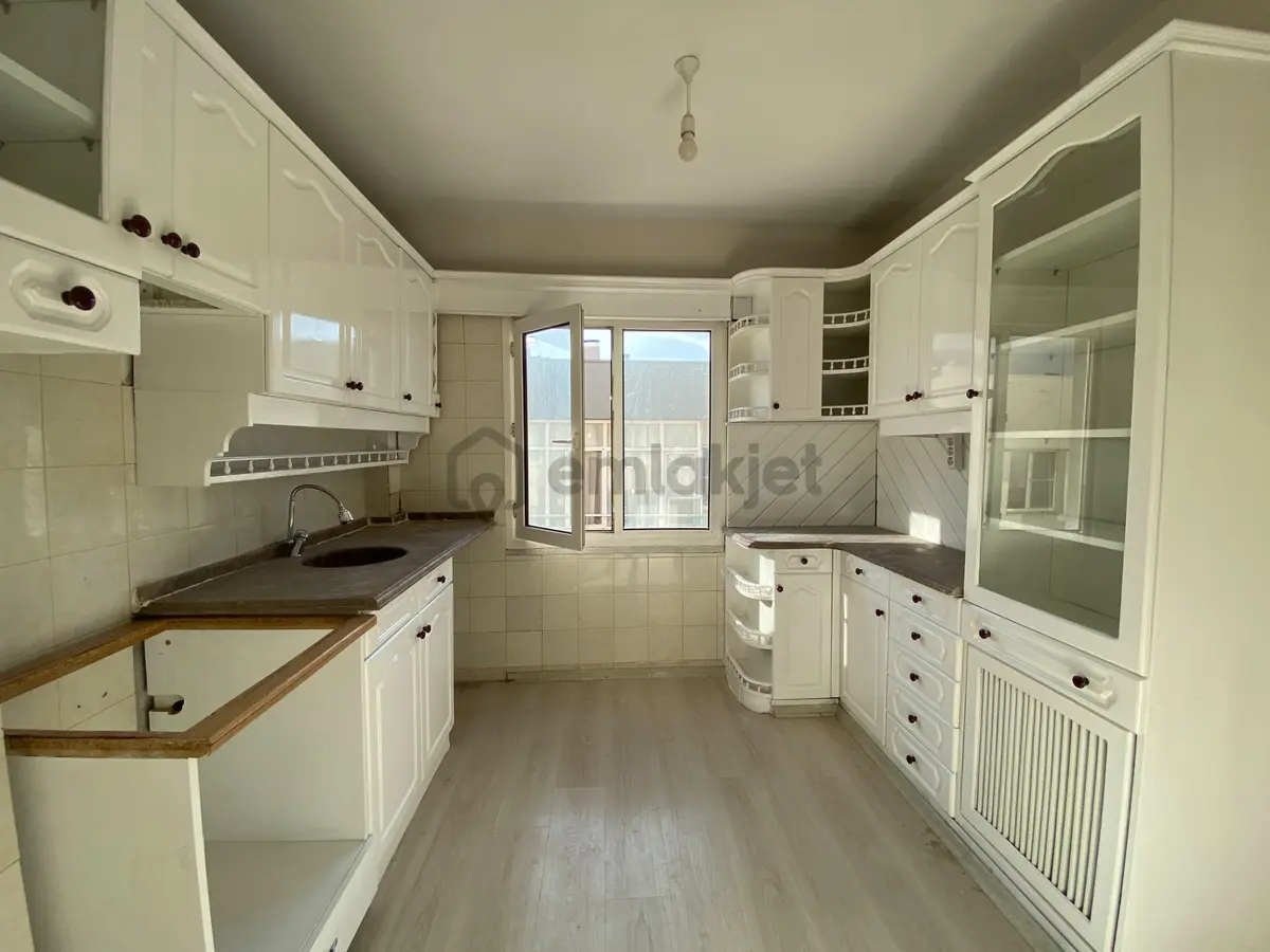 Bornova M.kemal Caddesinde Kiralık 3+1 Daire - 16