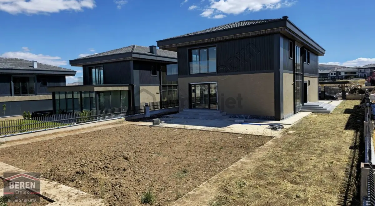 Esenyurt'da Satılık Lüks Villa - 2