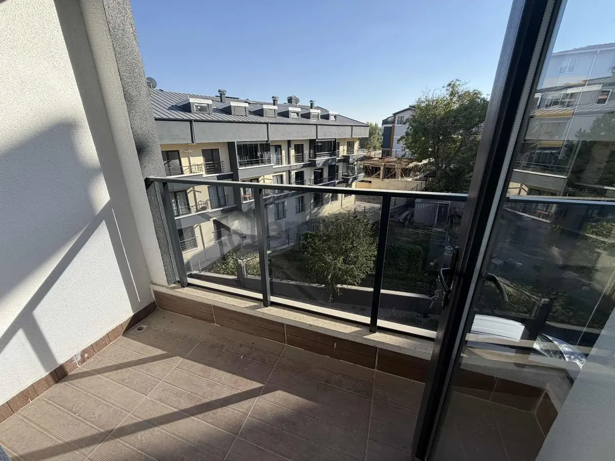 Alaçatı'dan İncek'te Teraslı 3 Banyolu Geniş 4+1 Kiralık Daire - 7