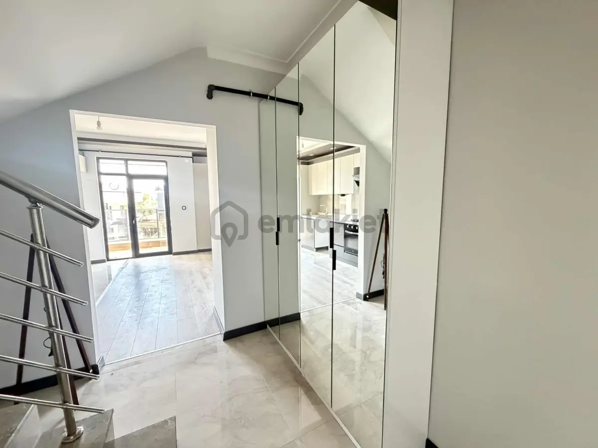 Alaçatı'dan İncek'te Teraslı 3 Banyolu Geniş 4+1 Kiralık Daire - 26