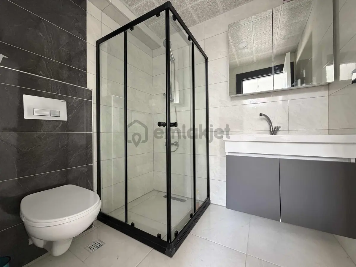 Alaçatı'dan İncek'te Teraslı 3 Banyolu Geniş 4+1 Kiralık Daire - 10