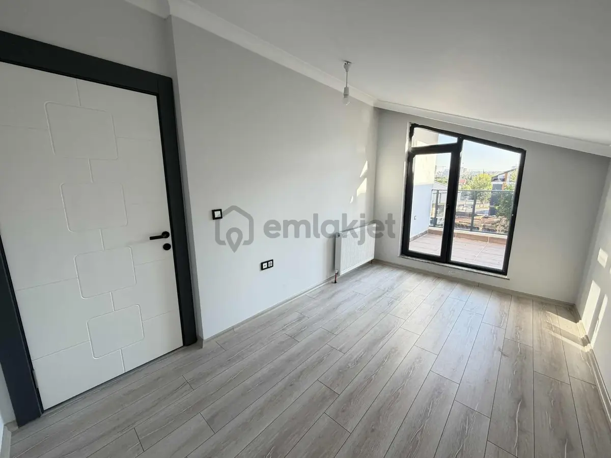Alaçatı'dan İncek'te Teraslı 3 Banyolu Geniş 4+1 Kiralık Daire - 30