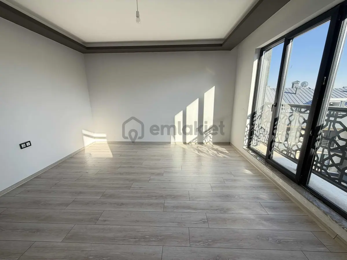 Alaçatı'dan İncek'te Teraslı 3 Banyolu Geniş 4+1 Kiralık Daire - 33