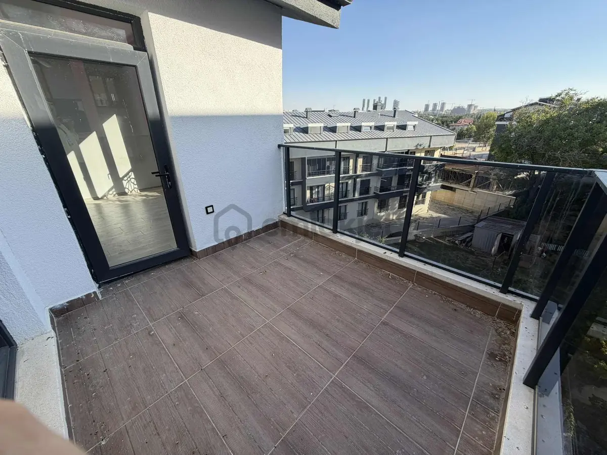 Alaçatı'dan İncek'te Teraslı 3 Banyolu Geniş 4+1 Kiralık Daire - 21