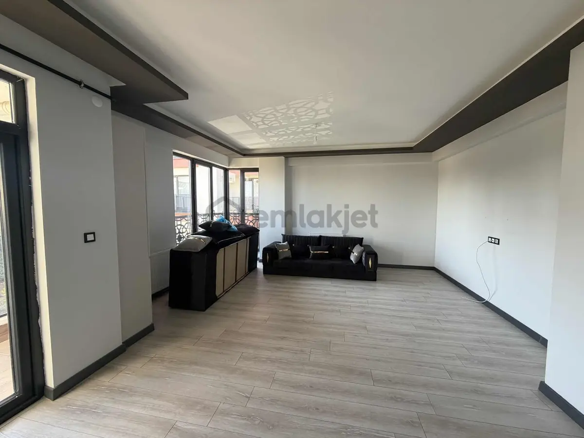 Alaçatı'dan İncek'te Teraslı 3 Banyolu Geniş 4+1 Kiralık Daire - 16
