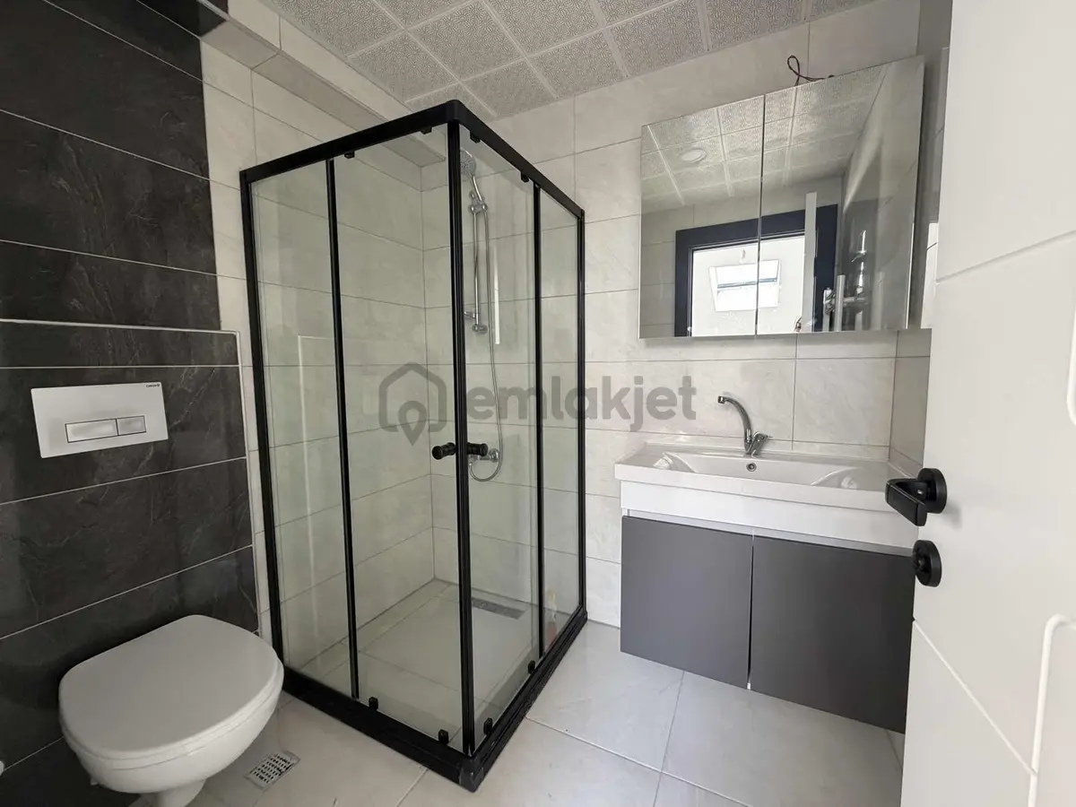 Alaçatı'dan İncek'te Teraslı 3 Banyolu Geniş 4+1 Kiralık Daire - 18