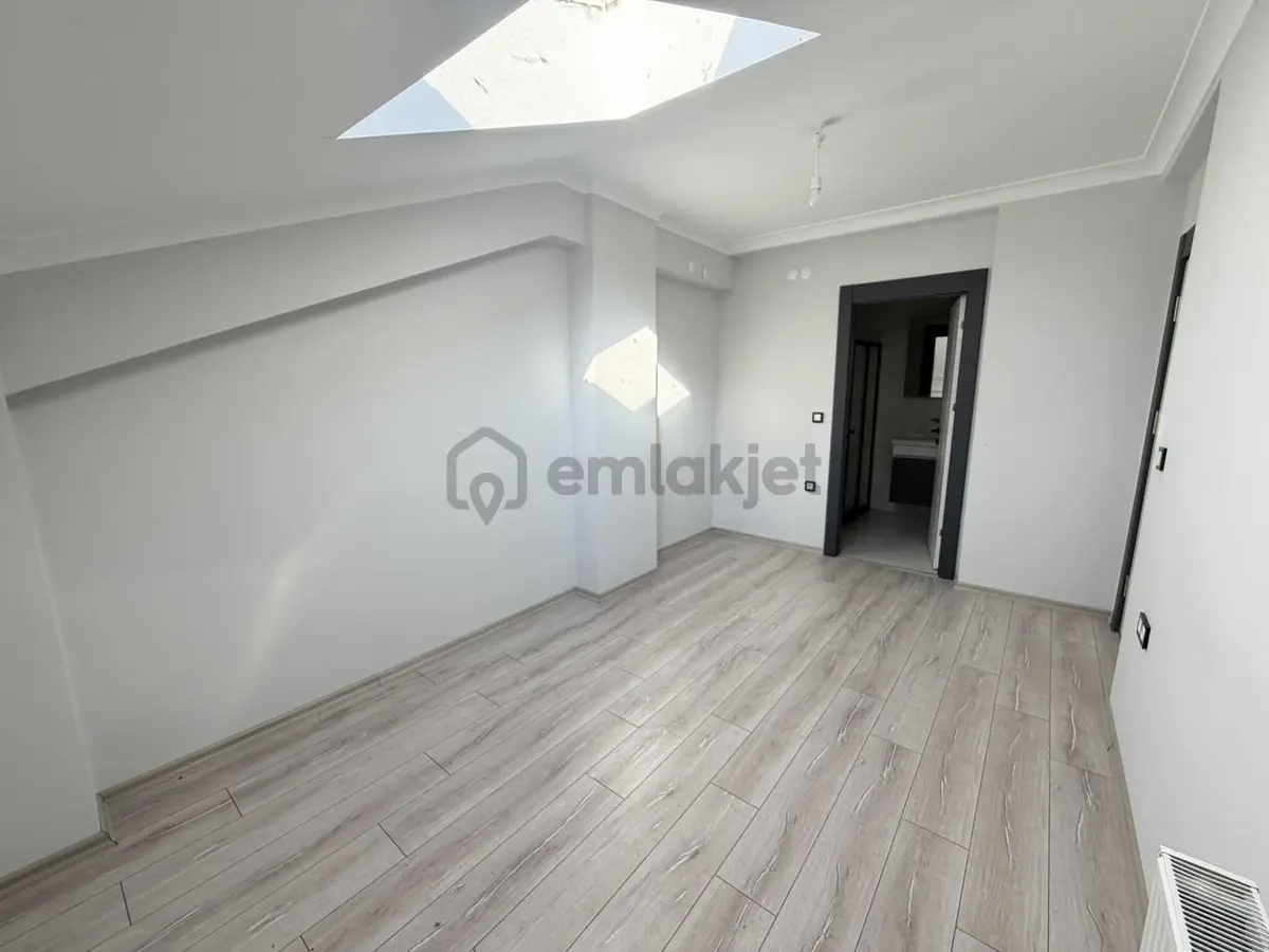 Alaçatı'dan İncek'te Teraslı 3 Banyolu Geniş 4+1 Kiralık Daire - 8