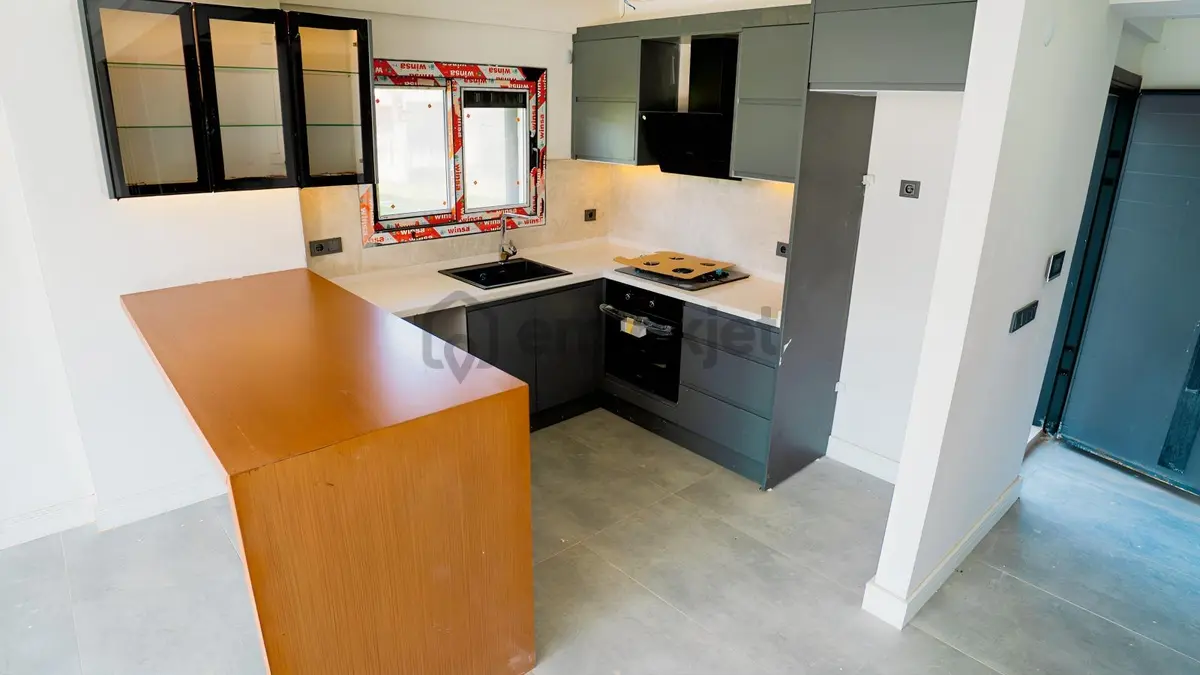 Çandarlı'da Denize Yakın , Site İçi , Havuzlu , Otoparklı Villa - 10