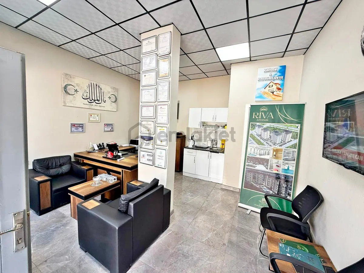 Cadde Üzerinde Antarese 750m Mesafede Devren Kiralık Ofis Dükkan - 4