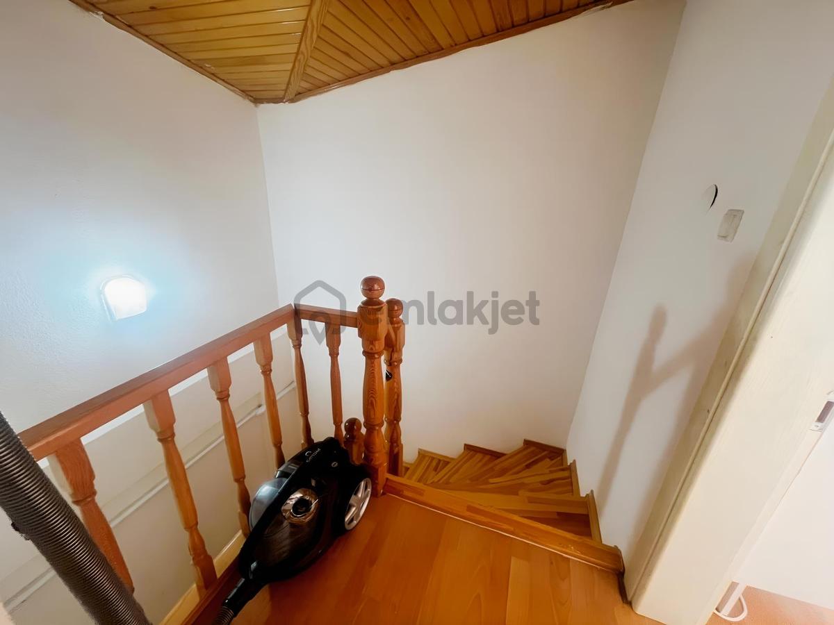 Seferihisar Camikebir Mahallesi Merkezde 3+1 Çatı Dubleks - 10