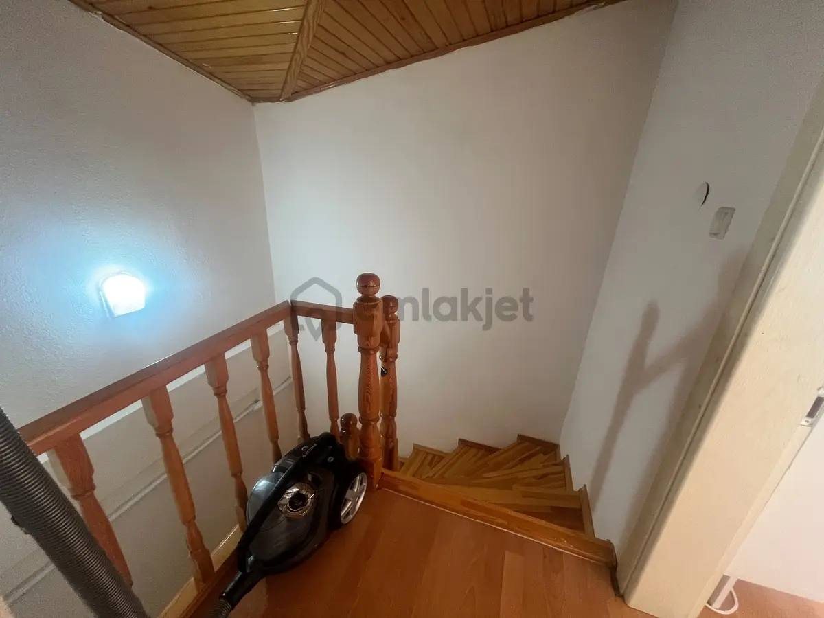 Seferihisar Camikebir Mahallesinde Tam Merkezde 3+1 Dubleks - 7