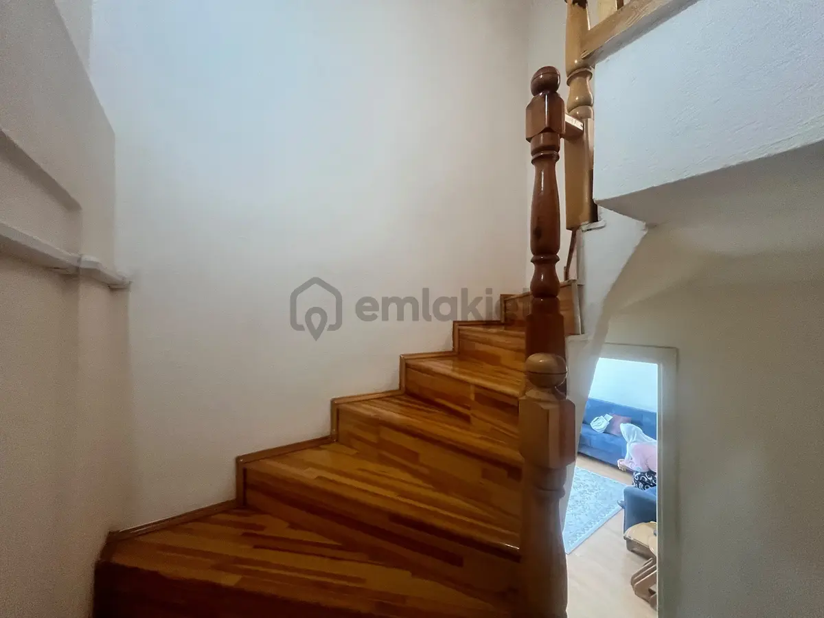 Seferihisar Camikebir Mahallesinde Tam Merkezde 3+1 Dubleks - 24
