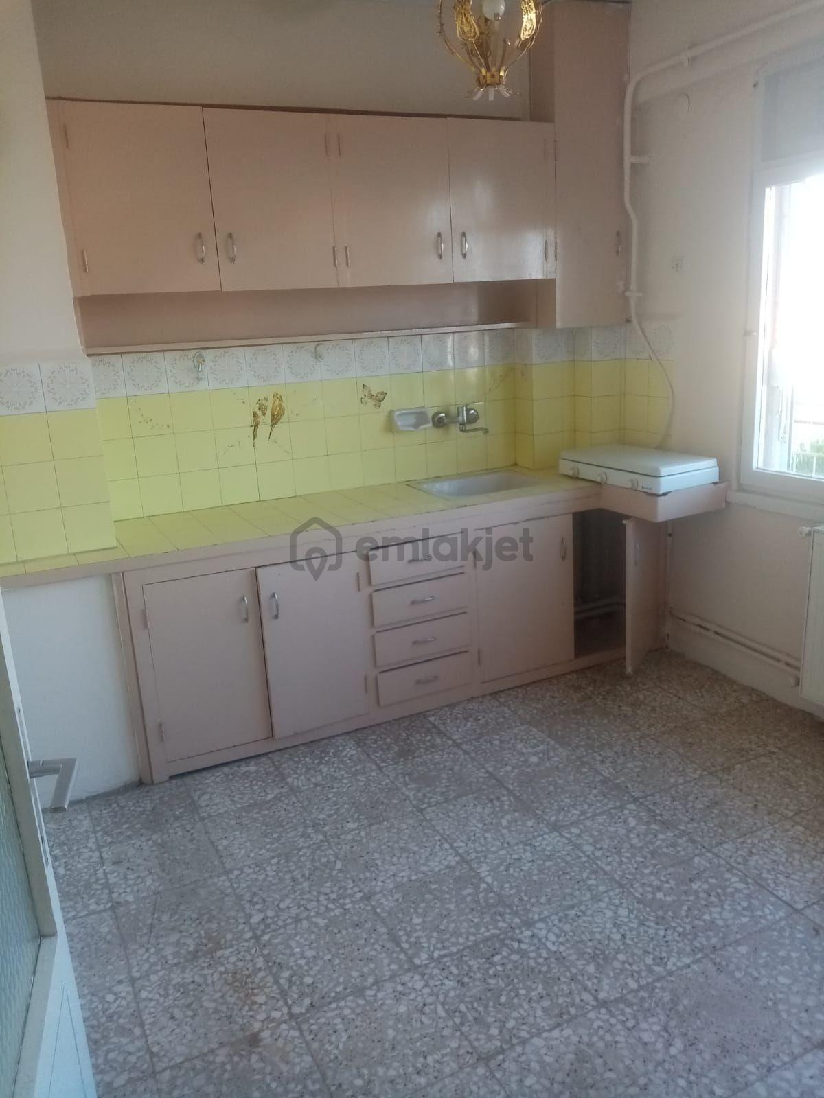 Balıkesir Bahçelievler De Yarış Okul Yanı.demirdağ Emlaktan Kiralık 2+1 Daire