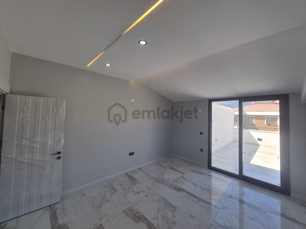 Hamidiyede Muhteşem 2+1 Kapalı Mutfak Çift Teraslı Dubleks - 30