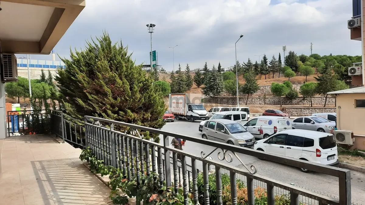 Bayraklı Osmangazi'de Doğalgaz Kombili, Ebeveyn Banyolu 3+1 - 8