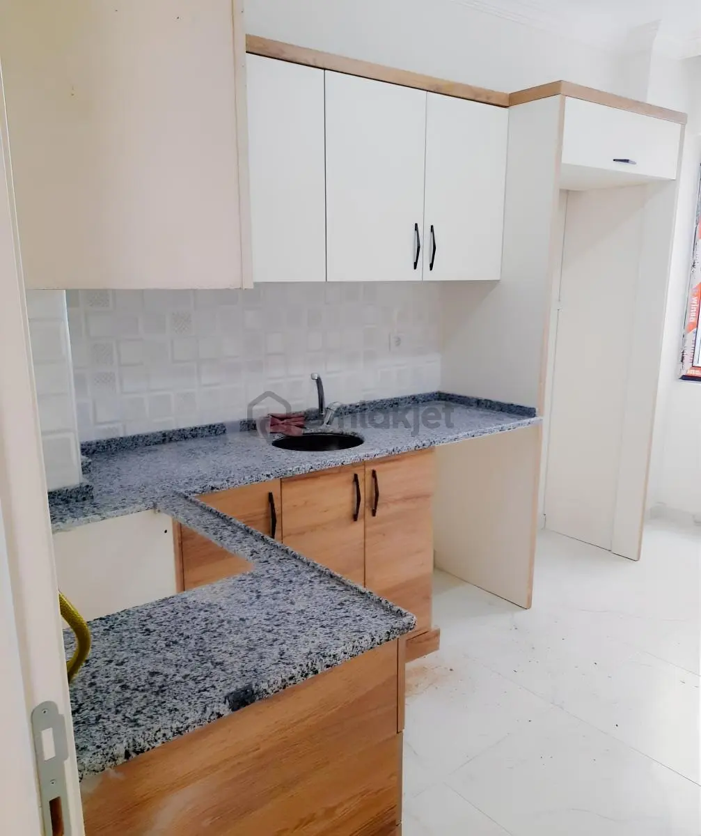 Fırat Büfe Yanında Kiralık 3+1 Daire