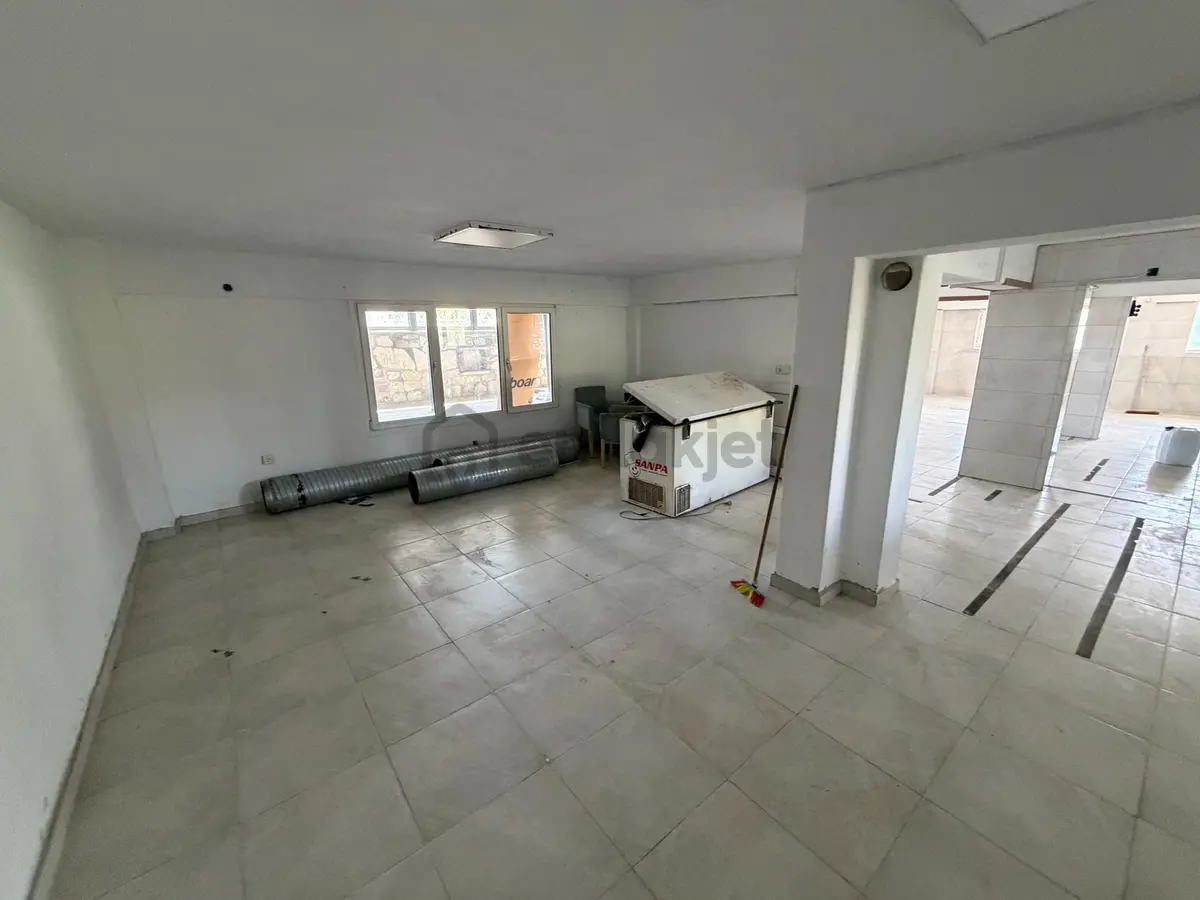 Urla Kalabak'ta Yola Yakın Kiralık Depo - 33