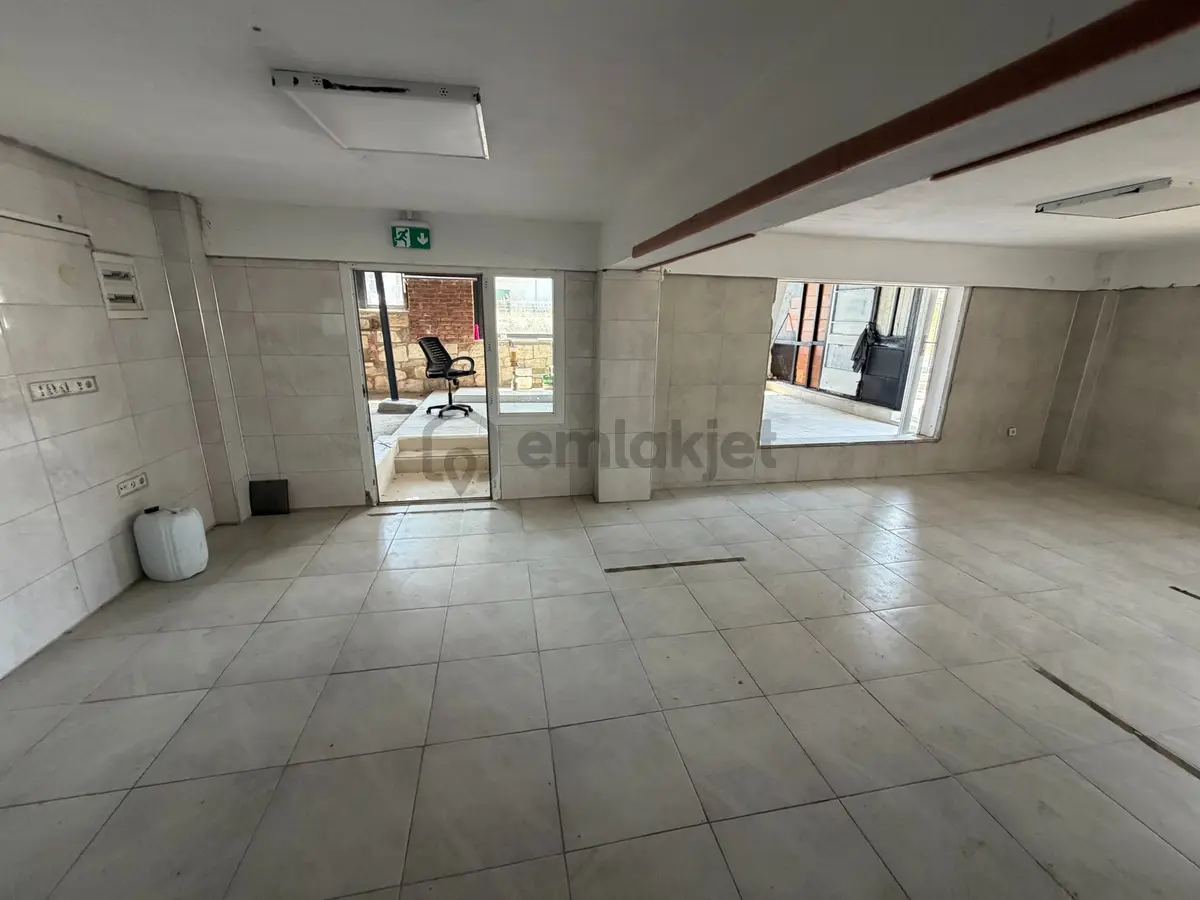 Urla Kalabak'ta Yola Yakın Kiralık Depo - 25