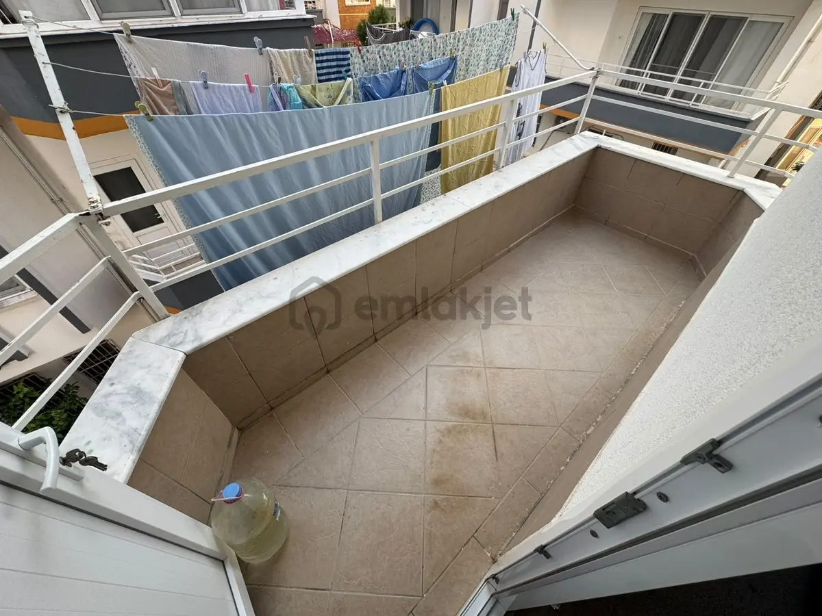 Ayaş Site İçinde Satılık Geniş 1+1 Ara Kat Daire - 21