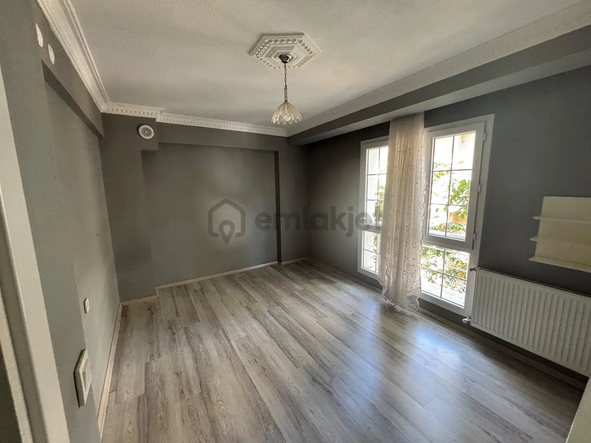 Kampüse 100m Balkonlu,d.gazlı,klimalı, Ayrı Mutfak 75m2 1+1 - 15