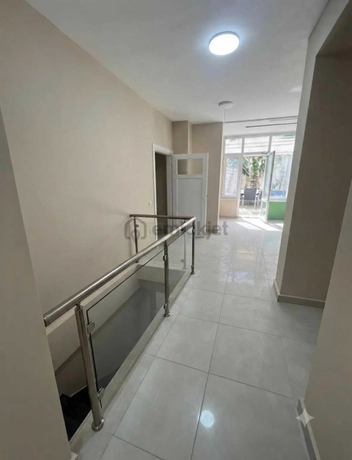 Uludağ Caddesi'nde 2 Katlı Bahçeli Kiralık Dükkan - 3
