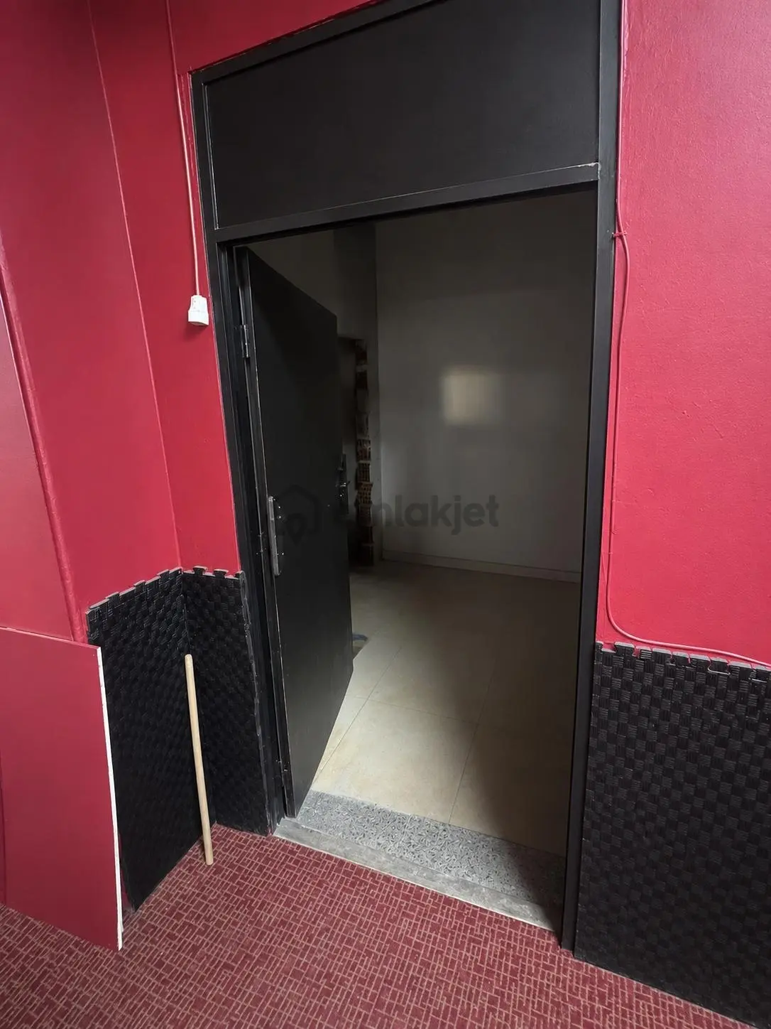 Uludağ Caddesi'nde 2 Katlı Bahçeli Kiralık Dükkan - 10
