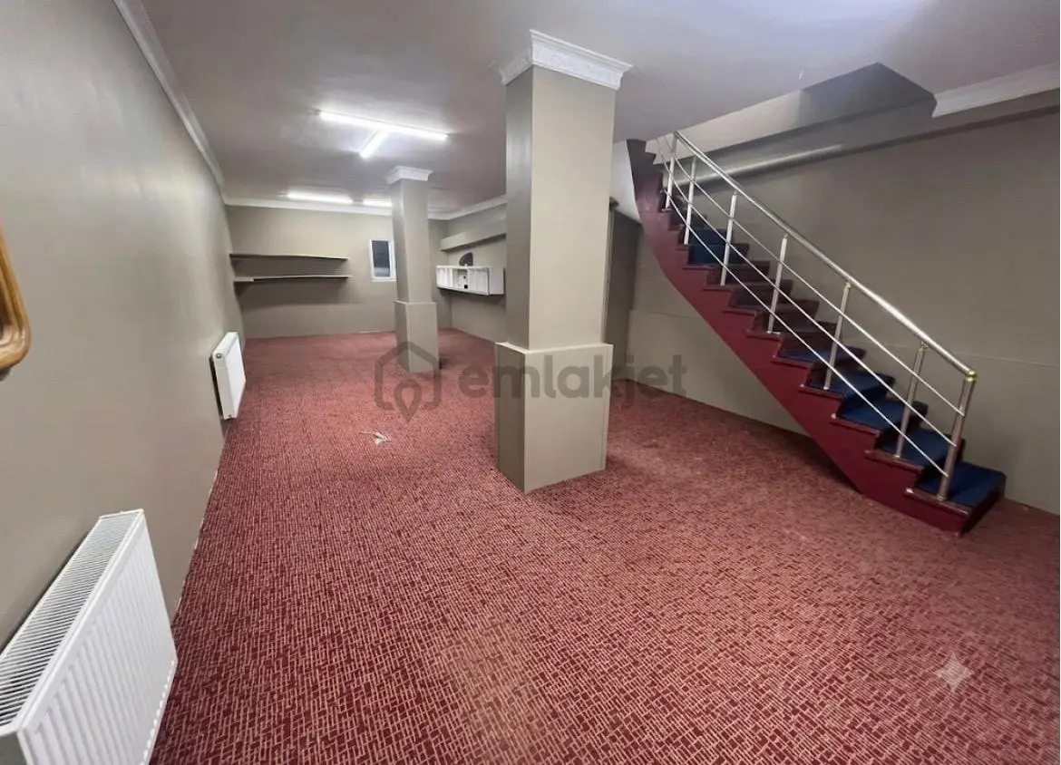 Uludağ Caddesi'nde 2 Katlı Bahçeli Kiralık Dükkan - 12
