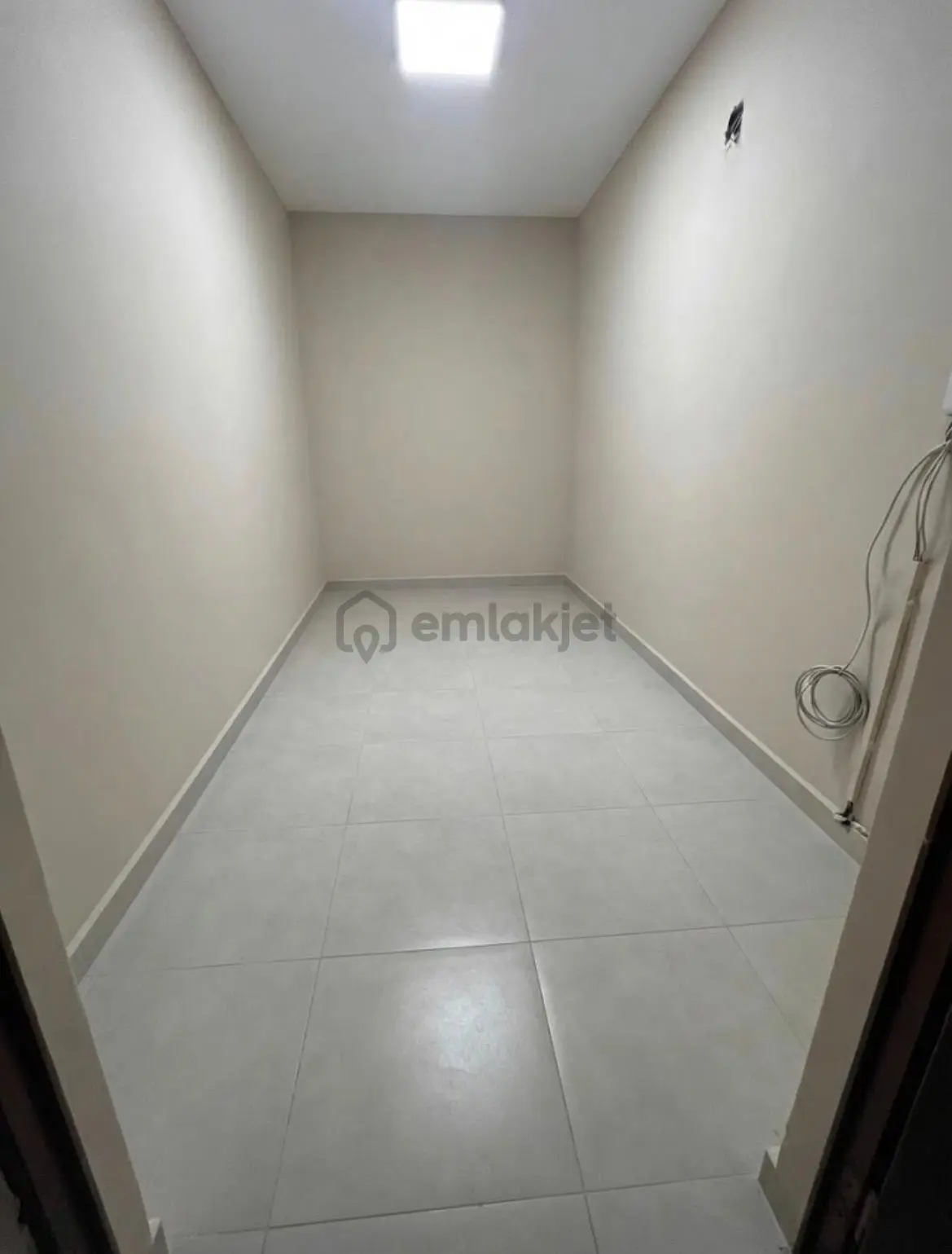 Uludağ Caddesi'nde 2 Katlı Bahçeli Kiralık Dükkan - 4