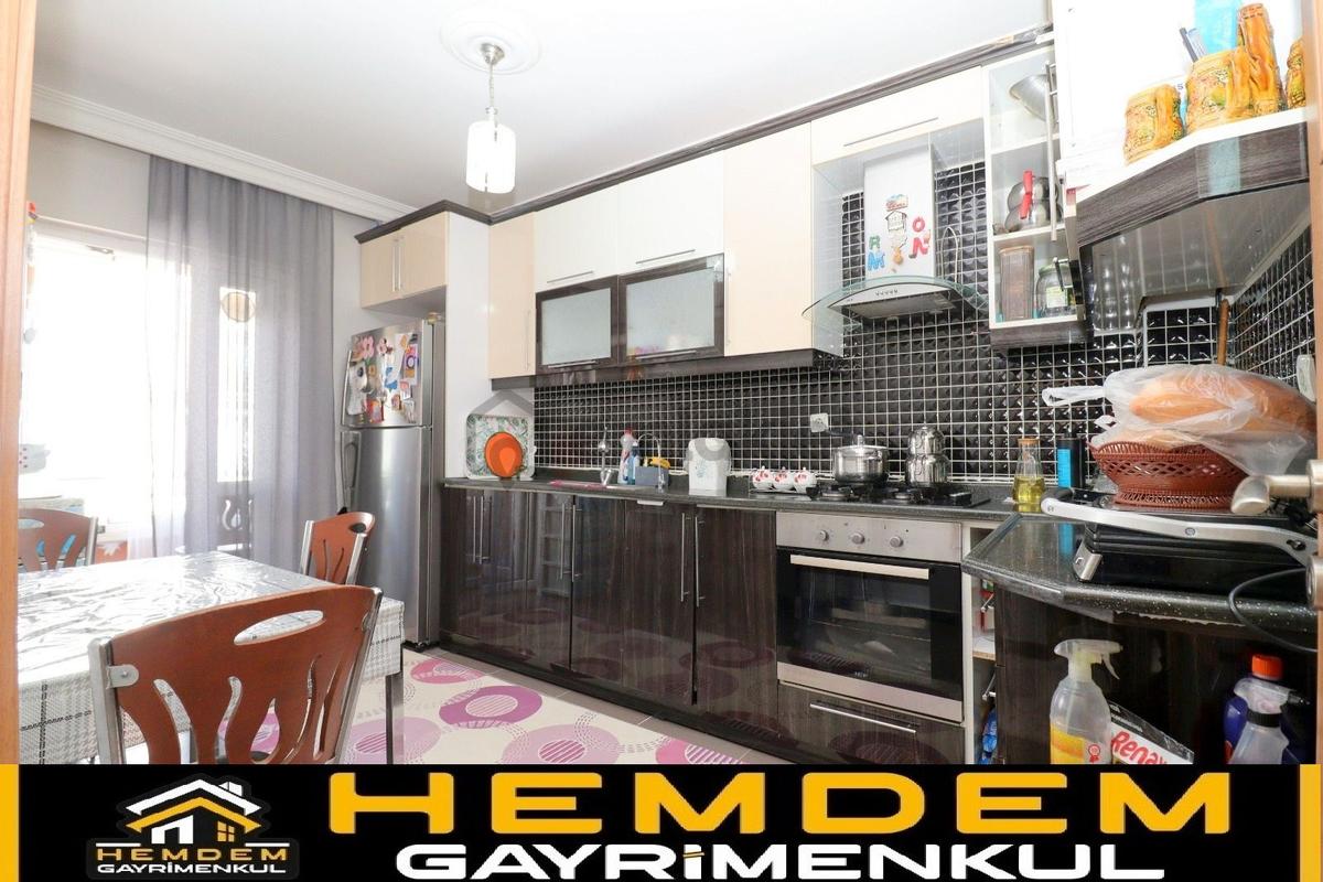 Hemdem Gayrimenkul'den Topçu'da Asansörlü Full Yapılı Ön Cephe 2+1 Satılık Daire