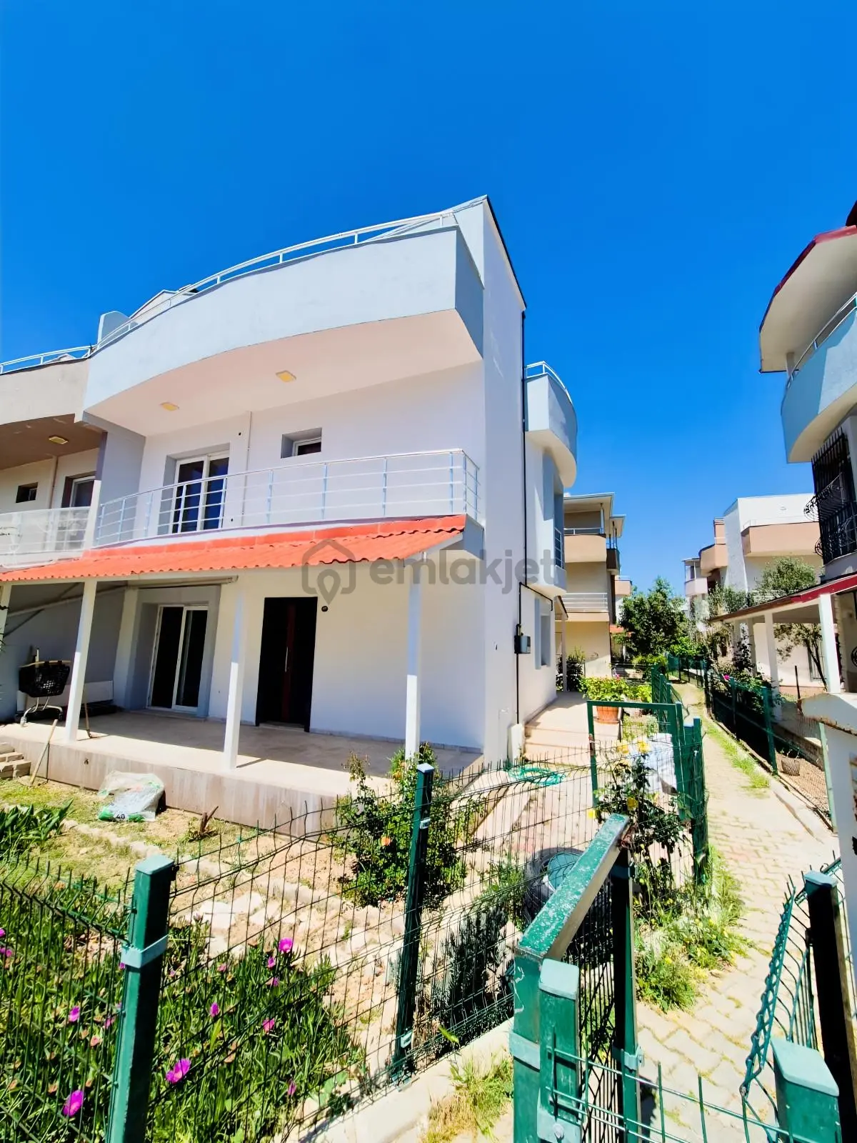 Urla Denize Yürüme Mesafesinde 3+1 Triplex Satılık Villa - 12