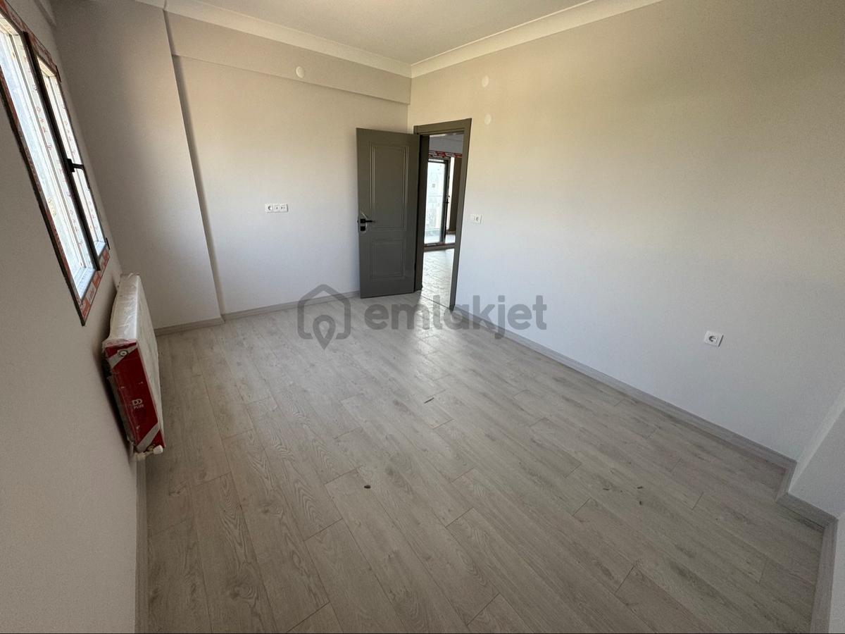 Kampuse Yakin Cadde Uzeri Sifir Genis 1+1 Kiralik Daire - 18