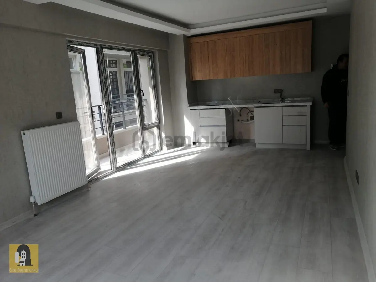 Ankara Çankaya Mitat Paşa Caddesi Üzerinde 1+1 Satılık - 2