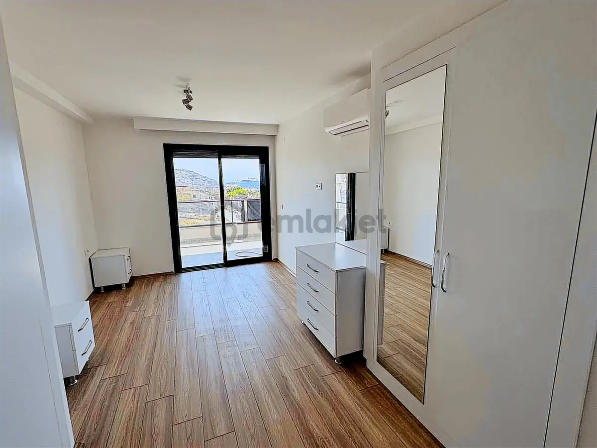 Marina' Da Lüks Rezidansda Deniz Manzaralı 3+1 Daire ! - 17