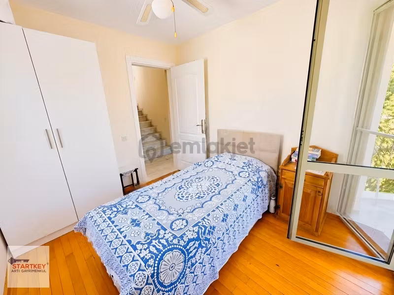 Çeşme Ardıç Ta Denize 100 M Mesafede Kiralık 4+1 Villa - 11