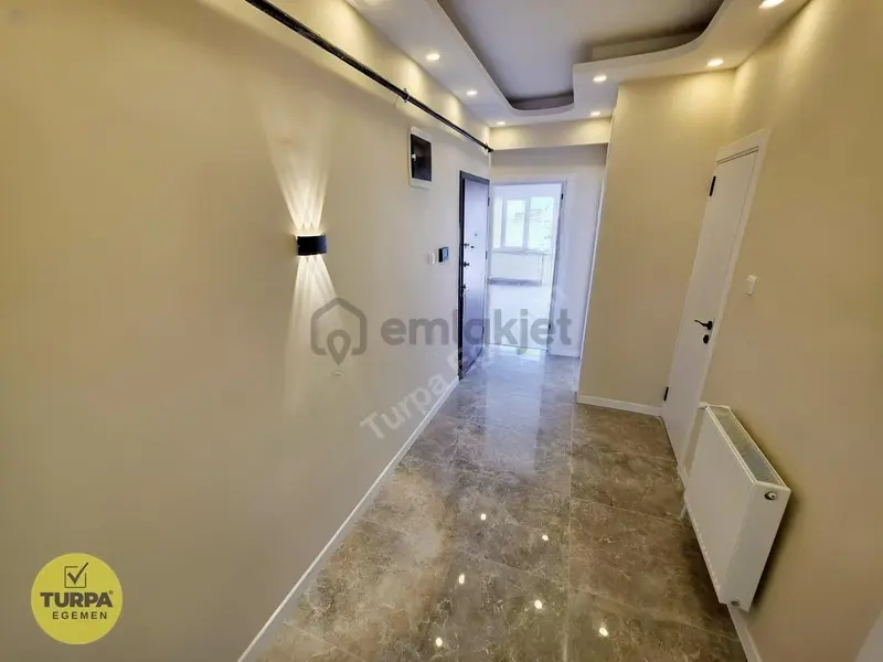 Karşıyaka Bahariye'de Tadilatlı, Geniş 2+1 Satılık Daire