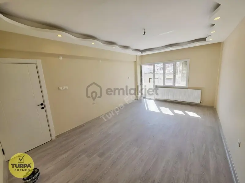 Karşıyaka Bahariye'de Tadilatlı, Geniş 2+1 Satılık Daire - 8