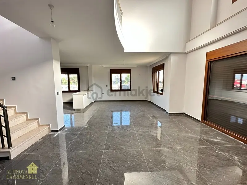 Altınova Sahilde 4+1 Satılık Villa - 18