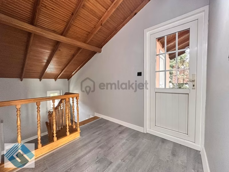 Güzelce Sahile Yakın Deniz Manzaralı İçi Sıfırlanmış Luks Villa - 32