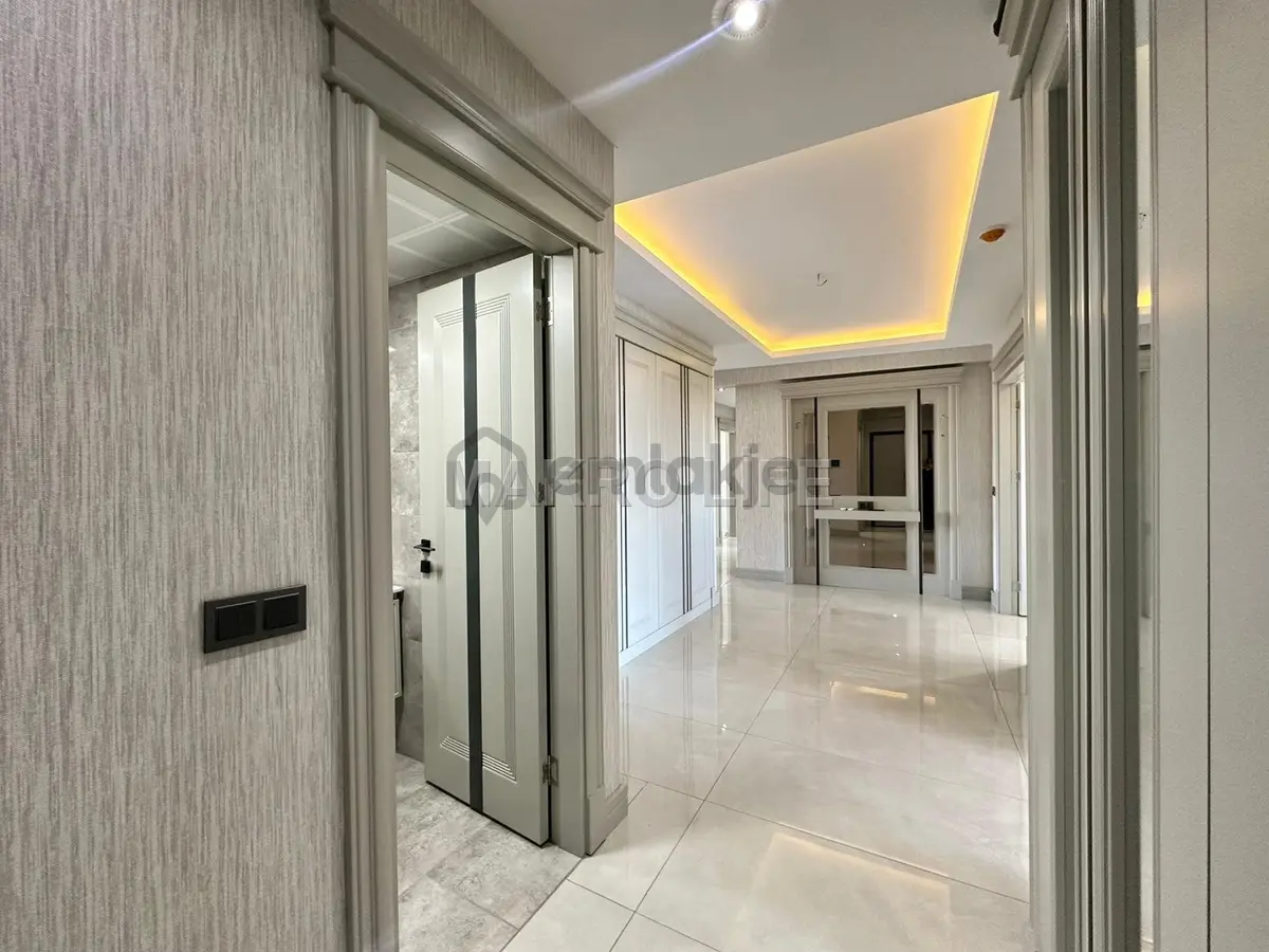 Acil Satılık! 75 Cadde Üstünde Tepe Yapı Kalitesiyle 4.5+1 Lüks Daire - 32