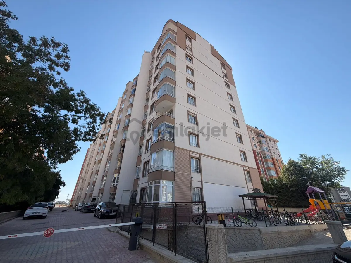 Arakat Bakımlı Geniş Ferah 3+1 Daire - 32