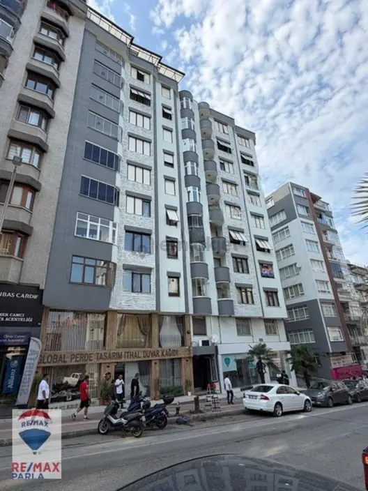 İlkadım Lise Cad. Üzerinde Satılık (4+1) Daire - 33