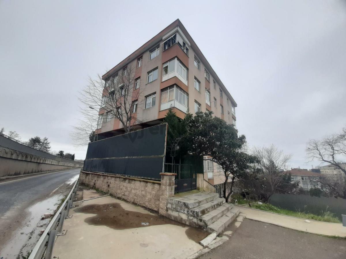 Üsküdar Acıbadem Satılık 2+1 Daire (balkonlu, Arakat)