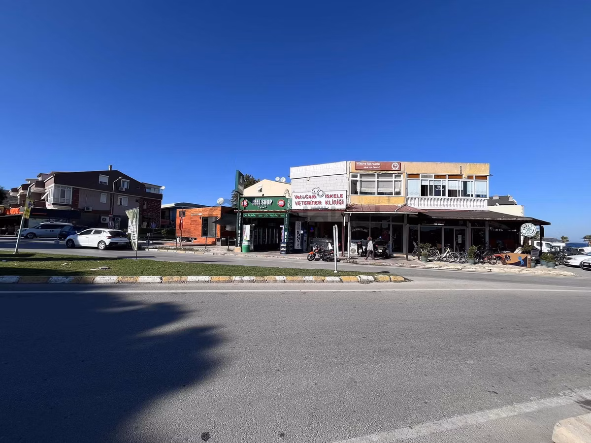 Urla İskele'de Geniş Vitrinli Kiralık Dükkan - 19