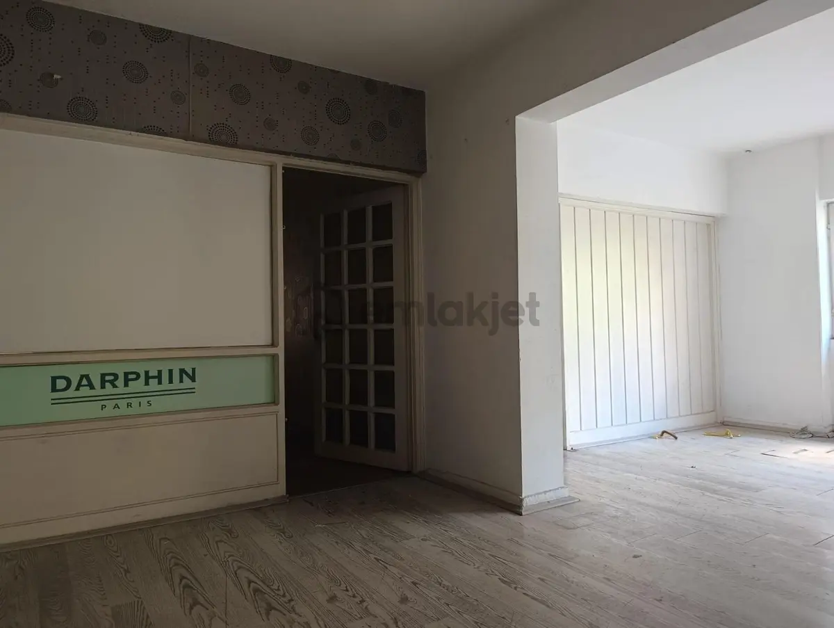 100. Yıl Bulvarı Üzerinde Satılık Köşe Dükkan - 15