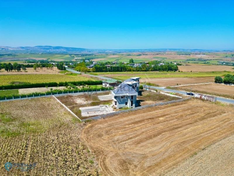 Ayşe Ateş'ten Karaağaçta 3.112 M² Arsa İçinde 2 Natamam Villa - 6
