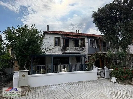 Foçada Denize 50 Metre Mesafede Full Tadilatlı 3+1 Satılık Villa - 2