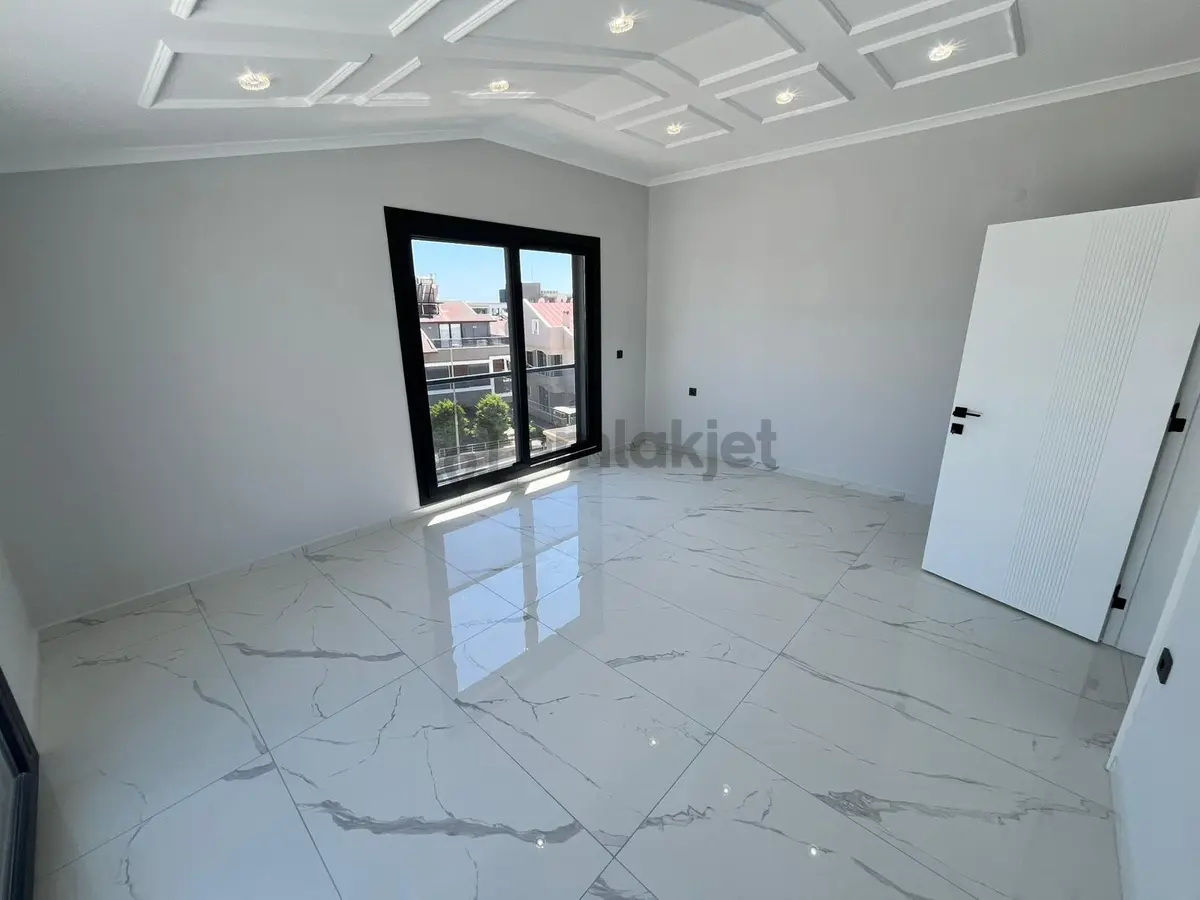 Didim Efeler Mahallesinde 3+1 Köşe Başı Villa - 16